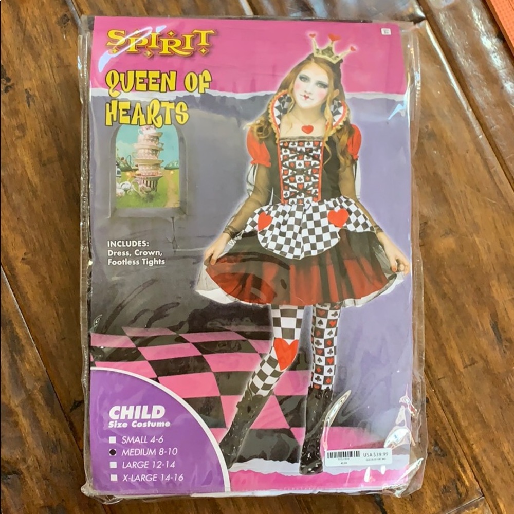 Queen of hearts halloween costume - used